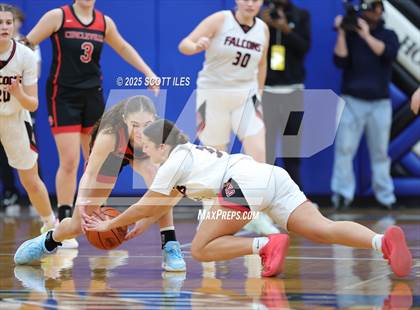 Thumbnail 3 in Circleville vs Fairfield Union (OHSAA D4 District Final) photogallery.