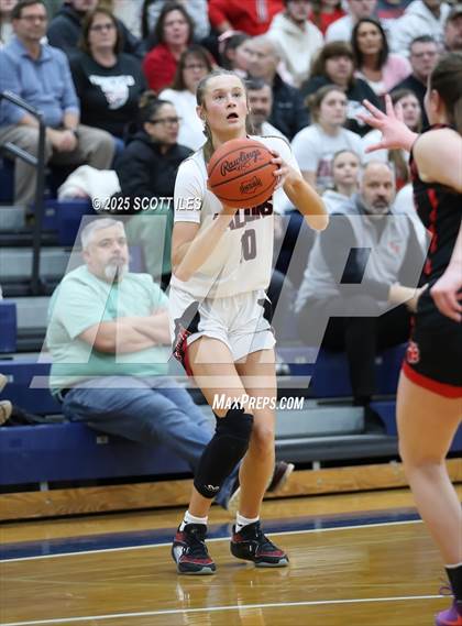 Thumbnail 2 in Circleville vs Fairfield Union (OHSAA D4 District Final) photogallery.