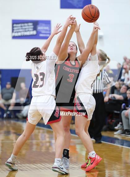 Thumbnail 3 in Circleville vs Fairfield Union (OHSAA D4 District Final) photogallery.