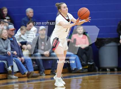 Thumbnail 1 in Circleville vs Fairfield Union (OHSAA D4 District Final) photogallery.