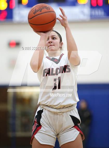 Thumbnail 1 in Circleville vs Fairfield Union (OHSAA D4 District Final) photogallery.