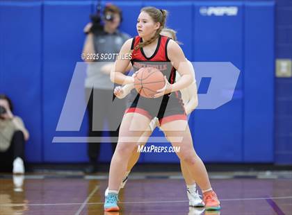 Thumbnail 2 in Circleville vs Fairfield Union (OHSAA D4 District Final) photogallery.
