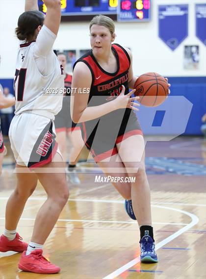 Thumbnail 2 in Circleville vs Fairfield Union (OHSAA D4 District Final) photogallery.