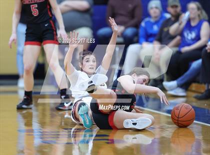 Thumbnail 2 in Circleville vs Fairfield Union (OHSAA D4 District Final) photogallery.