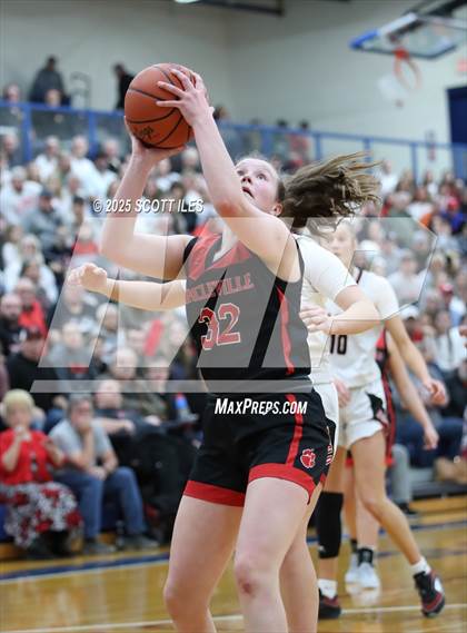 Thumbnail 1 in Circleville vs Fairfield Union (OHSAA D4 District Final) photogallery.