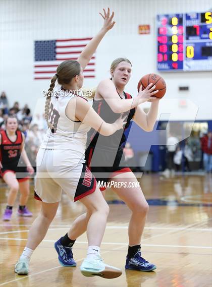 Thumbnail 1 in Circleville vs Fairfield Union (OHSAA D4 District Final) photogallery.