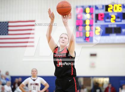Thumbnail 3 in Circleville vs Fairfield Union (OHSAA D4 District Final) photogallery.