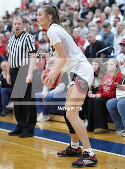Thumbnail 2 in Circleville vs Fairfield Union (OHSAA D4 District Final) photogallery.