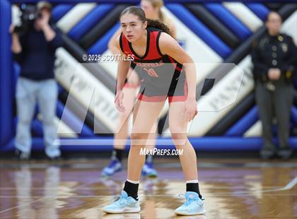 Thumbnail 1 in Circleville vs Fairfield Union (OHSAA D4 District Final) photogallery.