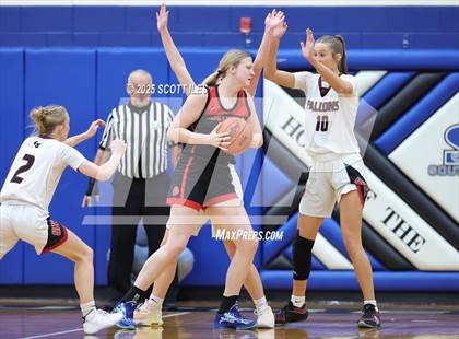 Thumbnail 3 in Circleville vs Fairfield Union (OHSAA D4 District Final) photogallery.