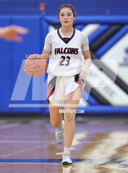 Thumbnail 2 in Circleville vs Fairfield Union (OHSAA D4 District Final) photogallery.