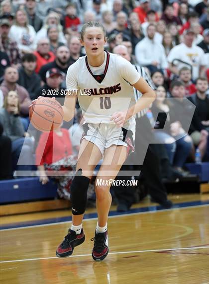 Thumbnail 1 in Circleville vs Fairfield Union (OHSAA D4 District Final) photogallery.