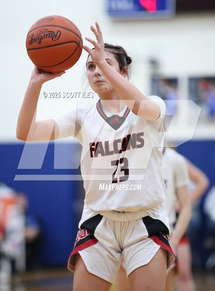 Thumbnail 1 in Circleville vs Fairfield Union (OHSAA D4 District Final) photogallery.