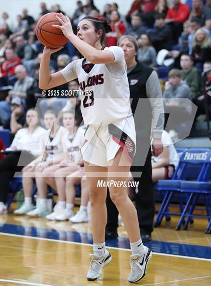 Thumbnail 3 in Circleville vs Fairfield Union (OHSAA D4 District Final) photogallery.