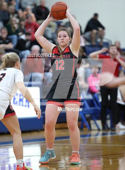 Thumbnail 1 in Circleville vs Fairfield Union (OHSAA D4 District Final) photogallery.