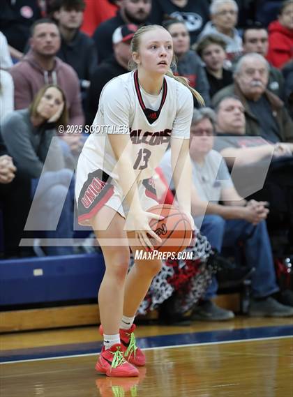 Thumbnail 3 in Circleville vs Fairfield Union (OHSAA D4 District Final) photogallery.