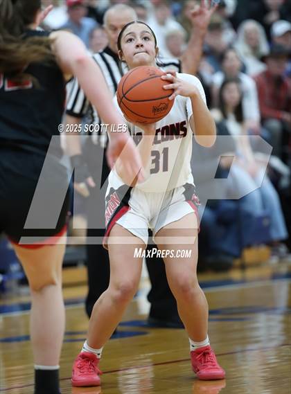 Thumbnail 2 in Circleville vs Fairfield Union (OHSAA D4 District Final) photogallery.