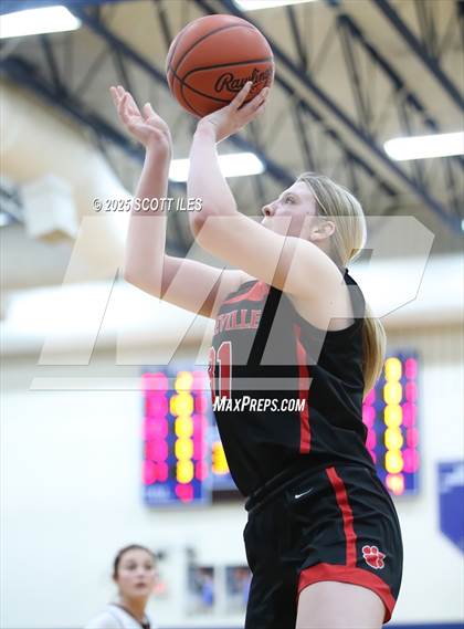 Thumbnail 3 in Circleville vs Fairfield Union (OHSAA D4 District Final) photogallery.