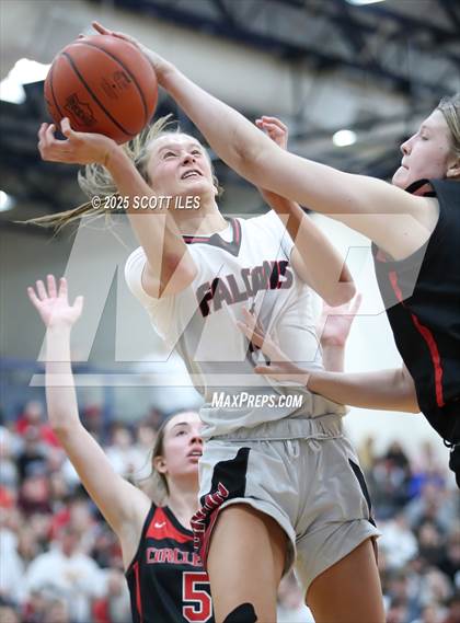 Thumbnail 3 in Circleville vs Fairfield Union (OHSAA D4 District Final) photogallery.