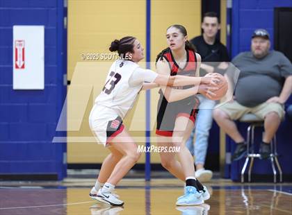 Thumbnail 3 in Circleville vs Fairfield Union (OHSAA D4 District Final) photogallery.