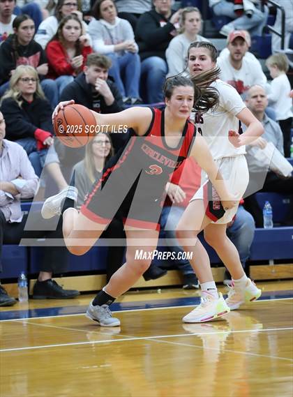 Thumbnail 2 in Circleville vs Fairfield Union (OHSAA D4 District Final) photogallery.