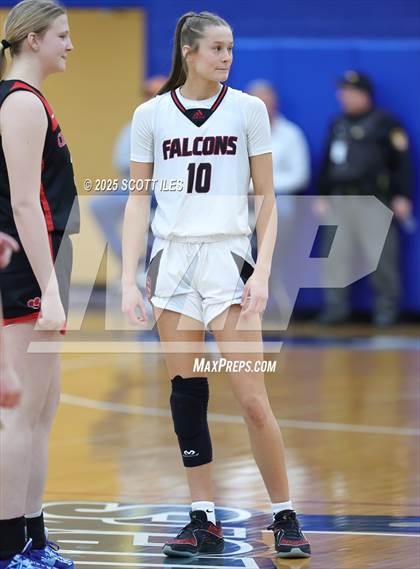 Thumbnail 1 in Circleville vs Fairfield Union (OHSAA D4 District Final) photogallery.