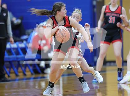 Thumbnail 3 in Circleville vs Fairfield Union (OHSAA D4 District Final) photogallery.