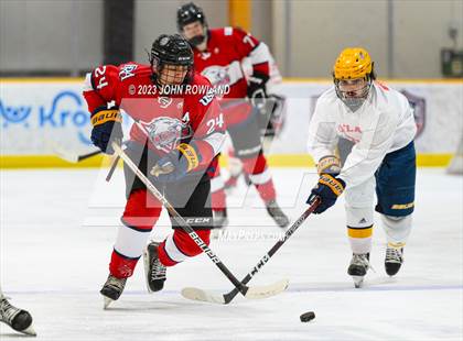 Thumbnail 3 in Brentwood Academy vs Outlaws photogallery.