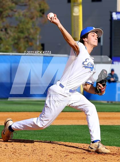 Thumbnail 2 in Santa Margarita vs. La Costa Canyon (CIF SoCal D1 Regional Finals) photogallery.