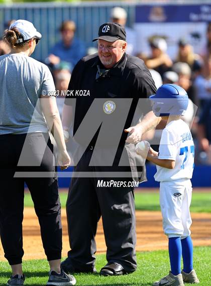 Thumbnail 2 in Santa Margarita vs. La Costa Canyon (CIF SoCal D1 Regional Finals) photogallery.