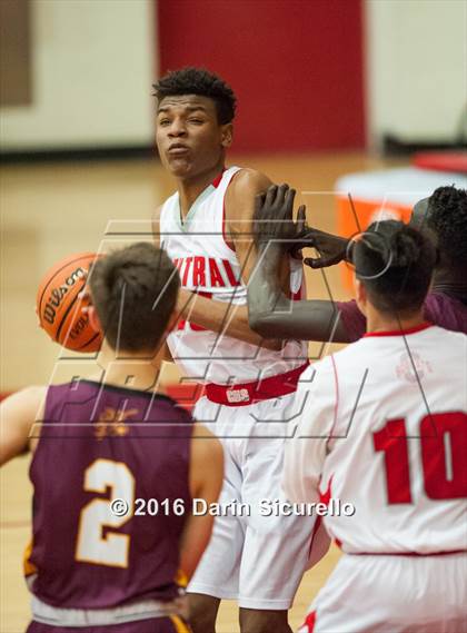 Thumbnail 2 in Salpointe Catholic @ Central photogallery.