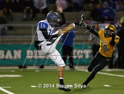 Thumbnail 2 in El Capitan vs. Rancho Bernardo (CIF SDS D2 Final) photogallery.