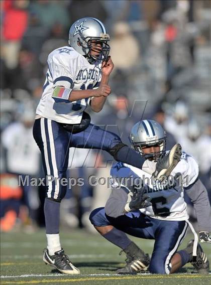 Thumbnail 2 in Hillhouse vs. Gilbert-Northwestern (CIAC Class M Semifinal) photogallery.