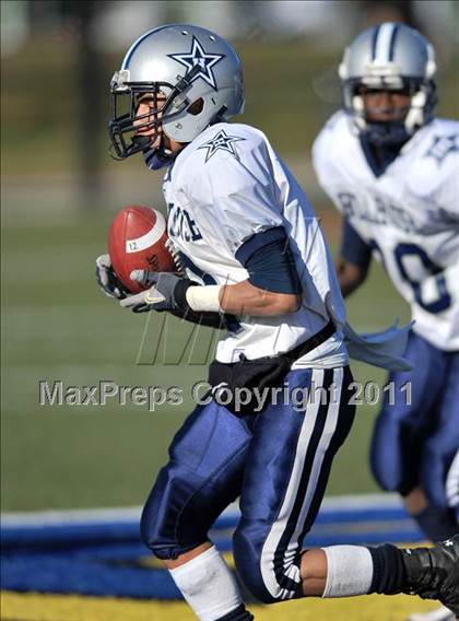 Thumbnail 2 in Hillhouse vs. Gilbert-Northwestern (CIAC Class M Semifinal) photogallery.