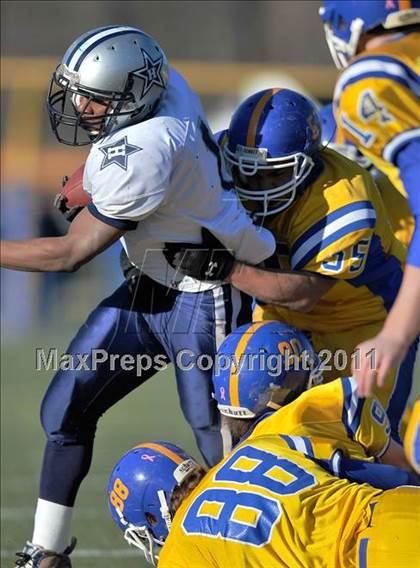 Thumbnail 2 in Hillhouse vs. Gilbert-Northwestern (CIAC Class M Semifinal) photogallery.