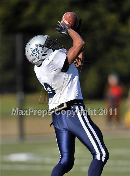 Thumbnail 2 in Hillhouse vs. Gilbert-Northwestern (CIAC Class M Semifinal) photogallery.
