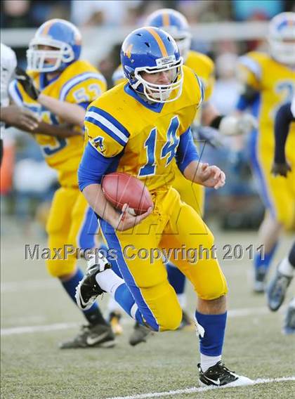 Thumbnail 2 in Hillhouse vs. Gilbert-Northwestern (CIAC Class M Semifinal) photogallery.