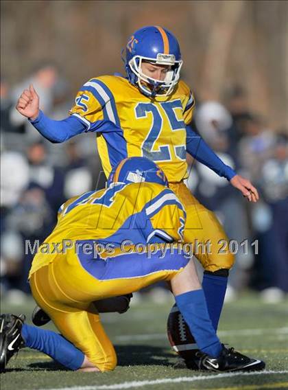 Thumbnail 2 in Hillhouse vs. Gilbert-Northwestern (CIAC Class M Semifinal) photogallery.