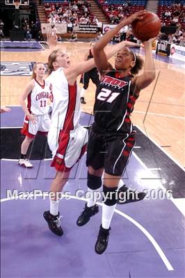 Thumbnail 2 in Troy vs. Carondelet (CIF State D2 Final) photogallery.