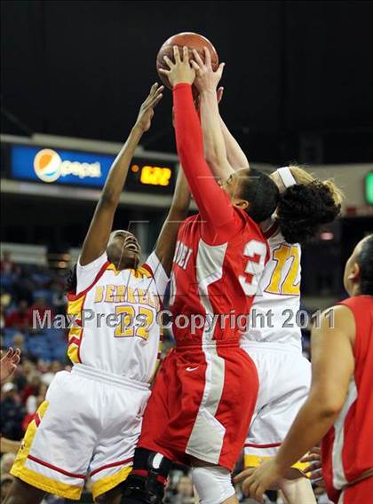 Thumbnail 2 in Berkeley vs. Mater Dei (CIF State D1 Final) photogallery.