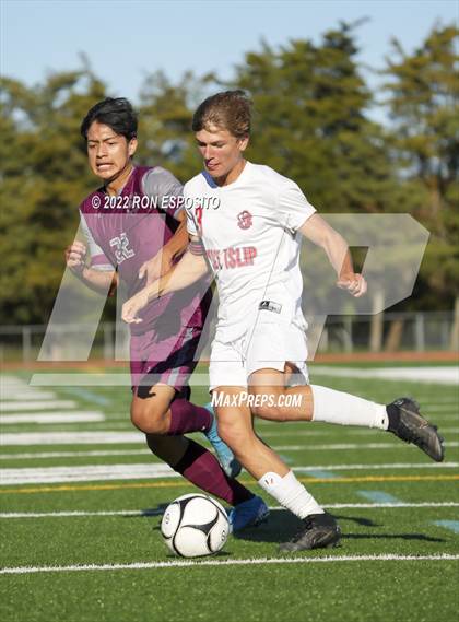 Thumbnail 1 in East Hampton vs East Islip (Suffolk County Section XI Quarter Final) photogallery.