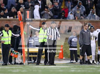 Thumbnail 2 in Hayti vs. Lincoln (MSHSAA Class 1 Show-Me Bowl) photogallery.