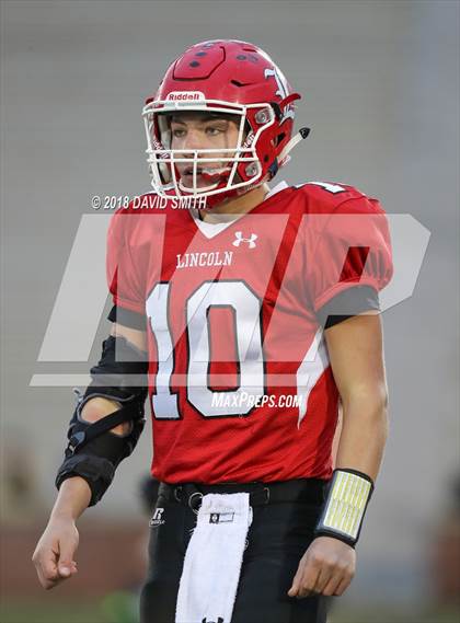 Thumbnail 1 in Hayti vs. Lincoln (MSHSAA Class 1 Show-Me Bowl) photogallery.