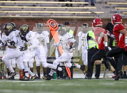 Thumbnail 3 in Hayti vs. Lincoln (MSHSAA Class 1 Show-Me Bowl) photogallery.