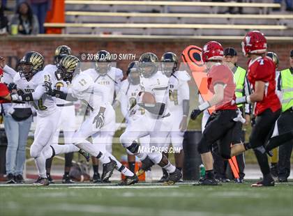 Thumbnail 1 in Hayti vs. Lincoln (MSHSAA Class 1 Show-Me Bowl) photogallery.