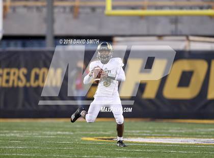 Thumbnail 3 in Hayti vs. Lincoln (MSHSAA Class 1 Show-Me Bowl) photogallery.