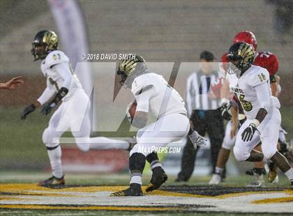 Thumbnail 1 in Hayti vs. Lincoln (MSHSAA Class 1 Show-Me Bowl) photogallery.