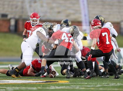 Thumbnail 2 in Hayti vs. Lincoln (MSHSAA Class 1 Show-Me Bowl) photogallery.