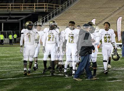 Thumbnail 2 in Hayti vs. Lincoln (MSHSAA Class 1 Show-Me Bowl) photogallery.