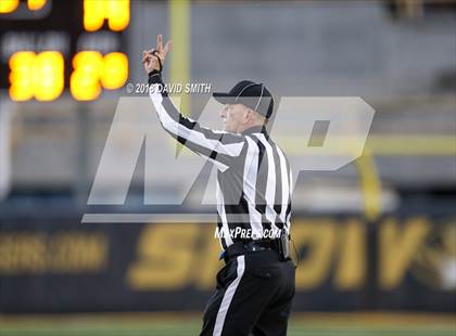 Thumbnail 3 in Hayti vs. Lincoln (MSHSAA Class 1 Show-Me Bowl) photogallery.